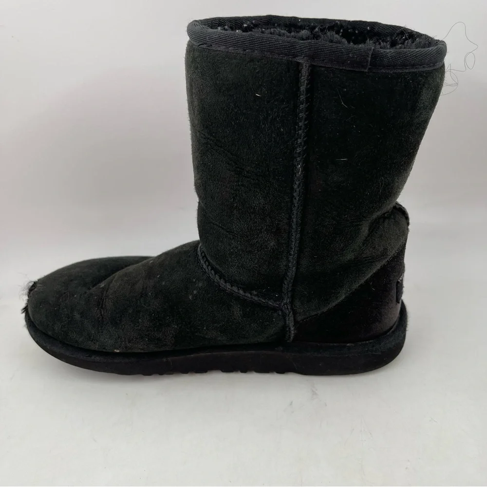 Ugg Kids Classic Short II- Size 6 Y -Black Sheepskin Winter Boots